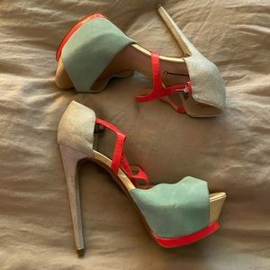 Boutique 9 platform pumps sz 9
